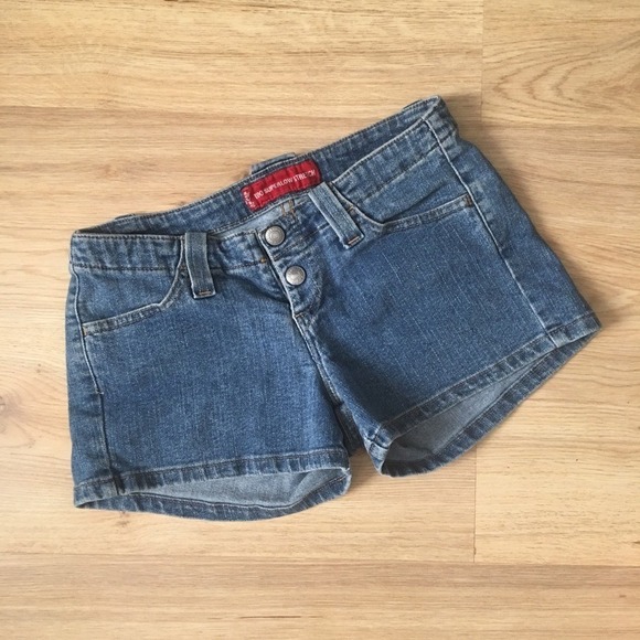 Levi's Jean Short Shorts - Picture 2 of 4